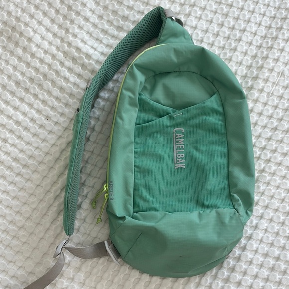 Camelbak Green Backpack with Lightweight Design and Single Shoulder Strap - Picture 1 of 4
